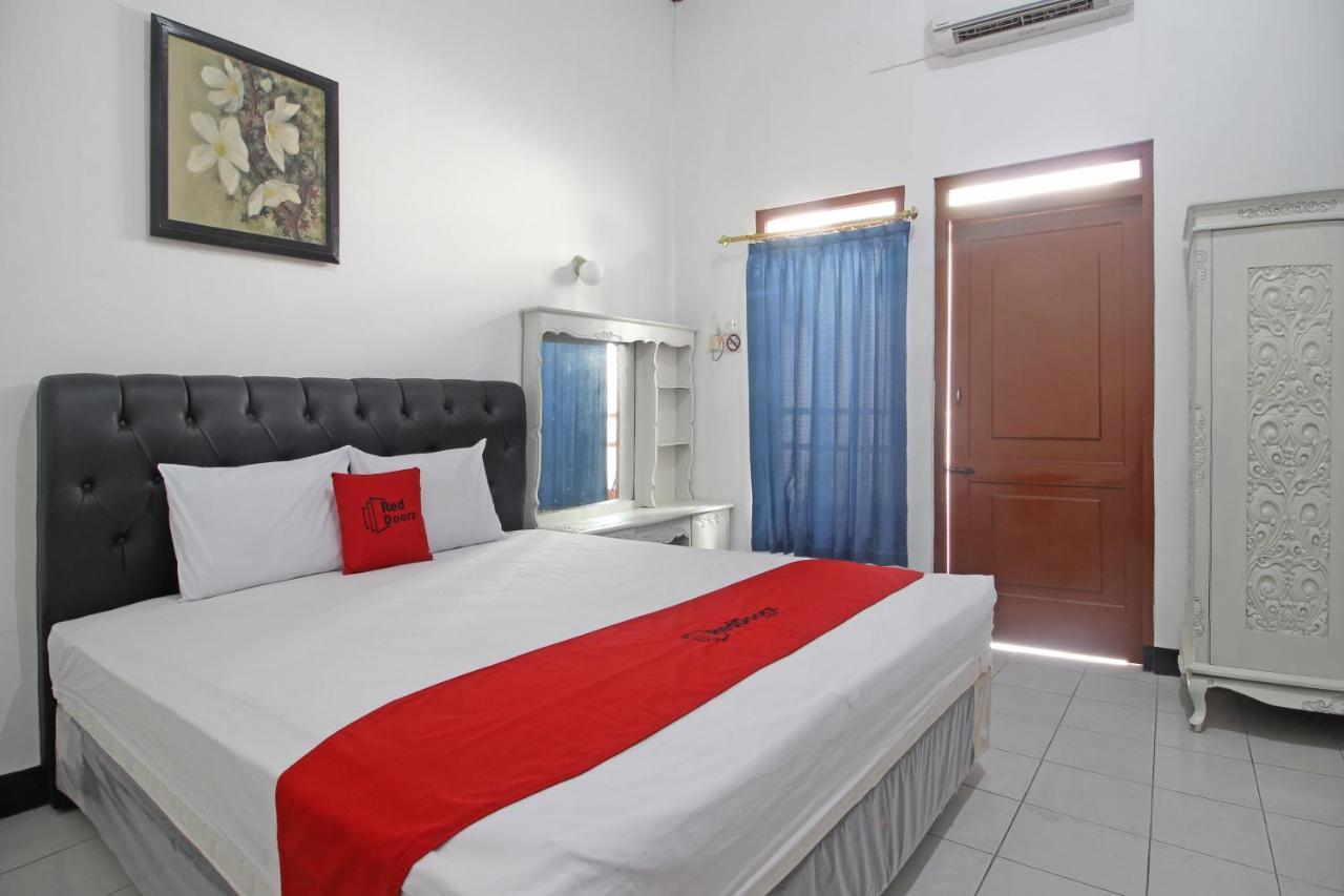 RedDoorz Plus @ Taman Siswa 3 Yogyakarta Exterior foto