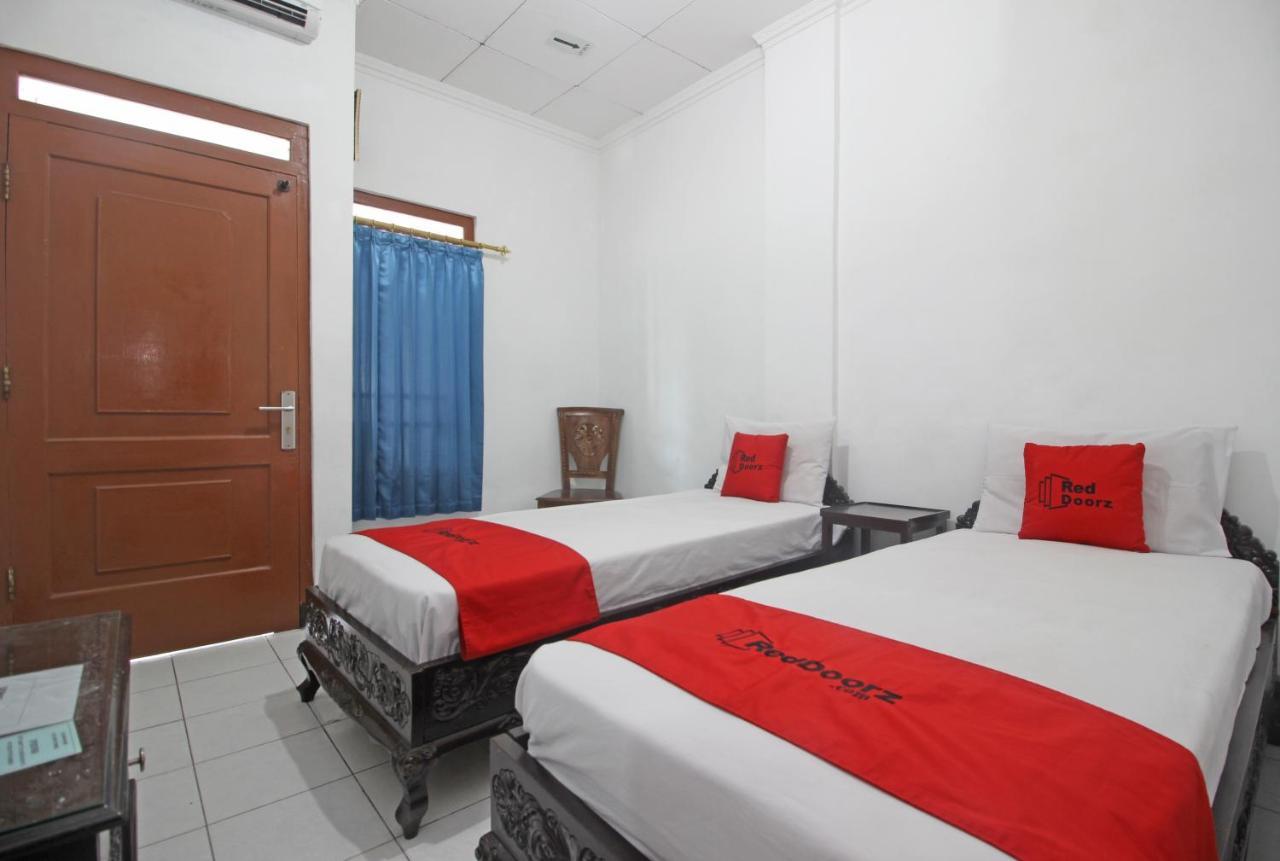 RedDoorz Plus @ Taman Siswa 3 Yogyakarta Exterior foto