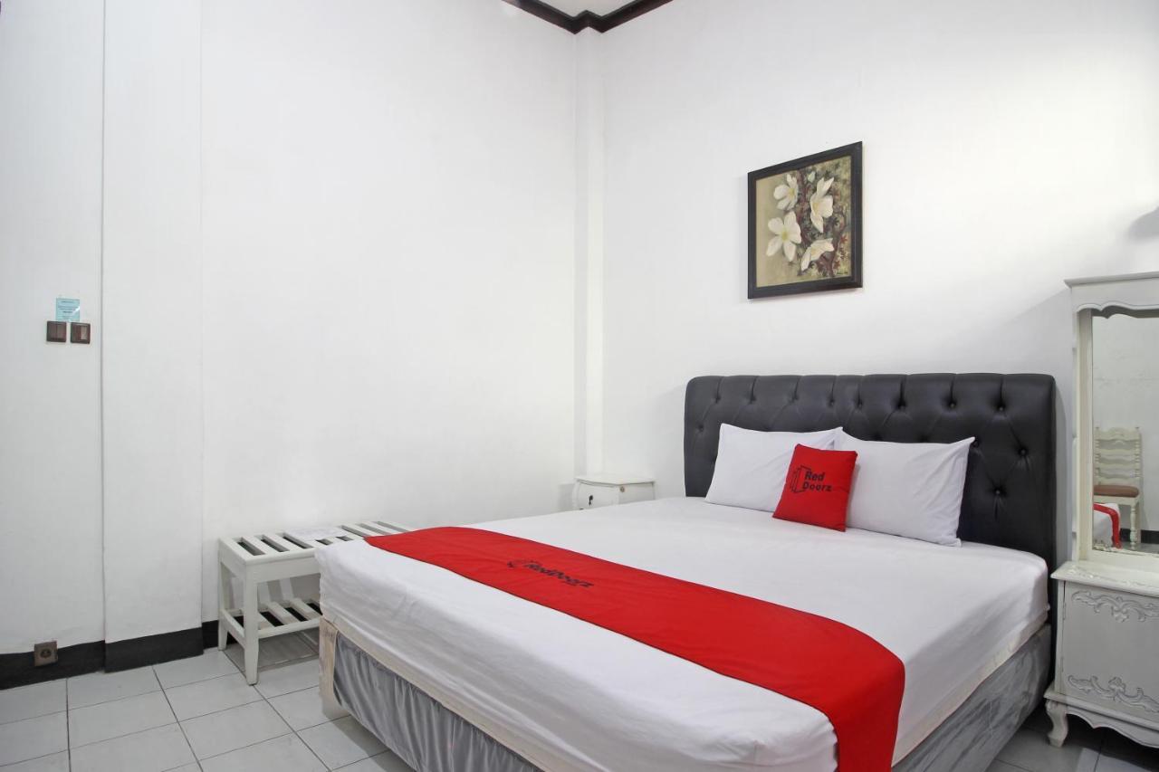 RedDoorz Plus @ Taman Siswa 3 Yogyakarta Exterior foto